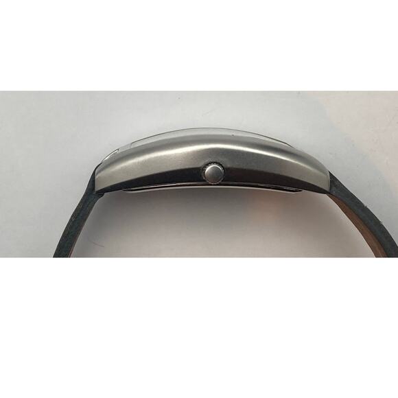 Eddie Bauer Curved Face Womens Watch 22mm New Battery - Adjustable Band WR 3ATM - Picture 8 of 13